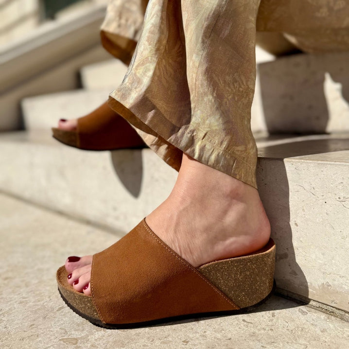 Alex – Mules Compensées Femme en Daim, Semelle Confort - Pastelle Boutique36Taupe