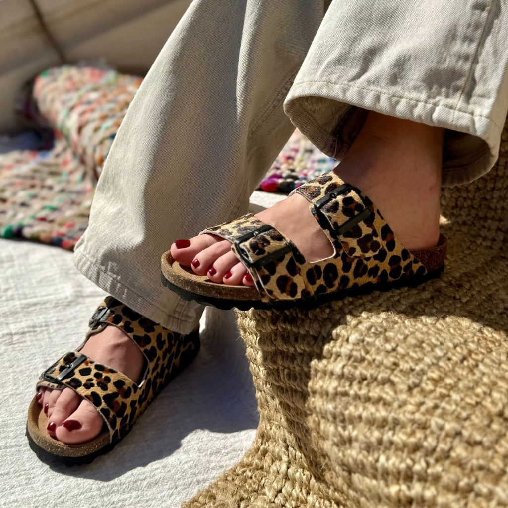 JOY – Mules Femme en Cuir avec Œillets ou Finition Poil, Confort & Style - Pastelle Boutique36Taupe