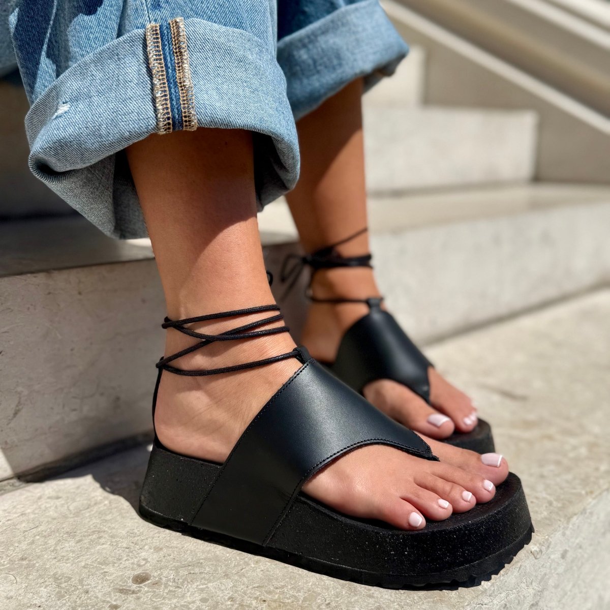 Meryl – Sandales Femme Compensées à Lacets Cheville, Entre-doigt - Main Image