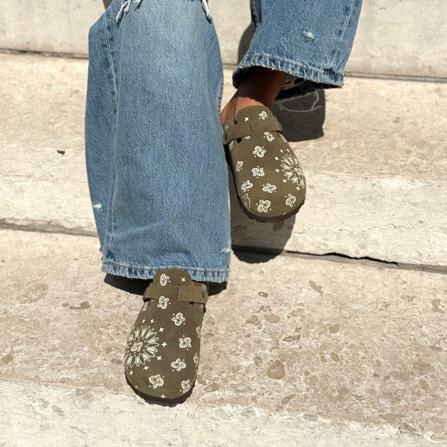 Solal imprimé – Sabots Mules Femme en Suède, Semelle Confort en Liège et Cuir - Pastelle Boutique36Bordeaux Bandana